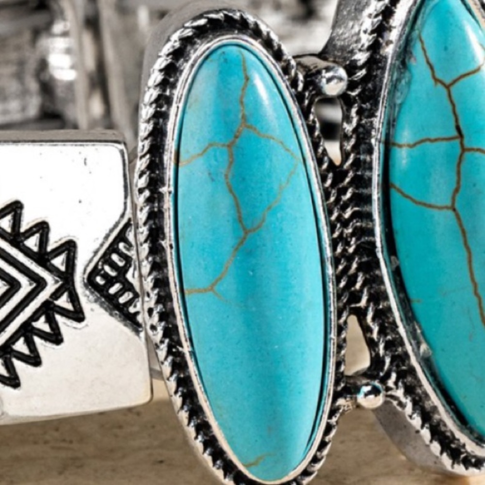 Western Tribal Turquoise Stretch Bracelet - Picture 4 of 8